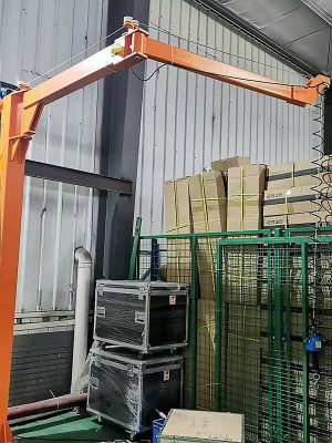 Pneumatic and electric intelligent suspended balance crane assists in handling and stacking manipulator